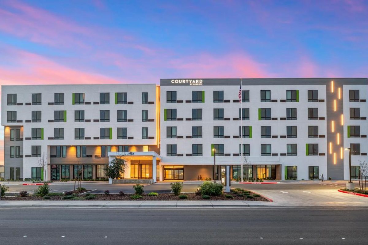 Courtyard by Marriott Woodland California - Exterior Front