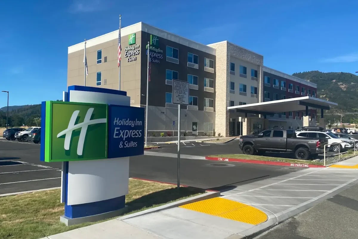 Holiday Inn Express and Suites Ukiah California - MWT Hotel Resort Architect - Hotelplans